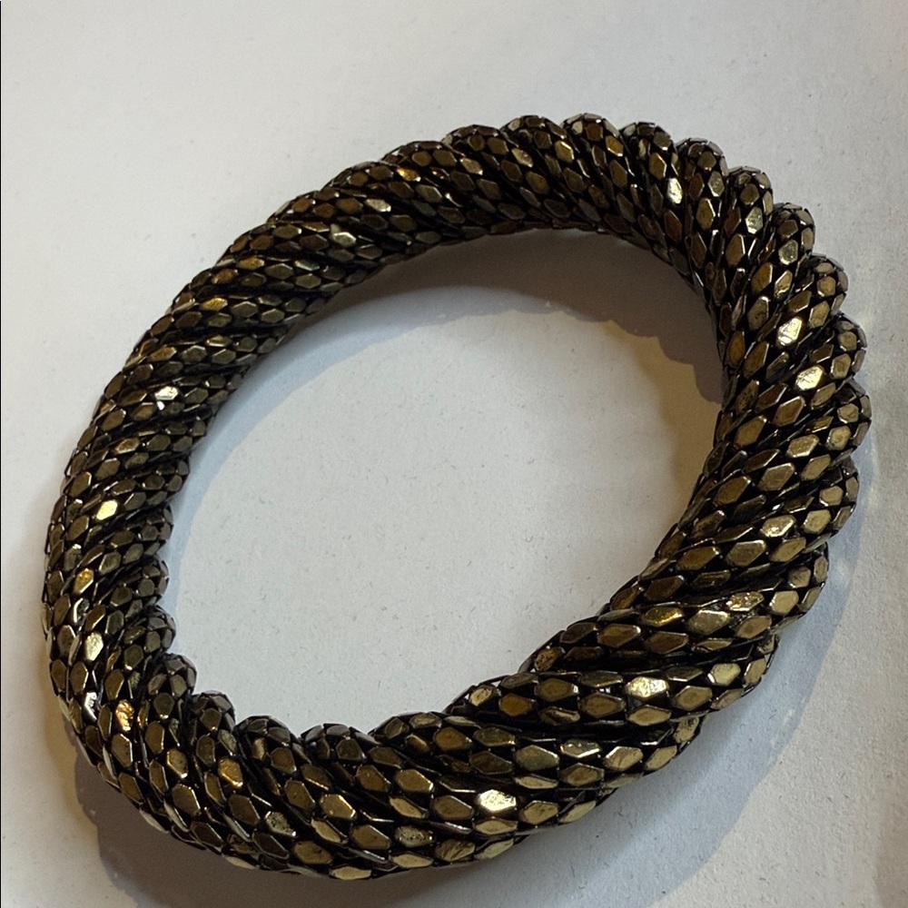 Vintage 1970's Brass Color Tone MESH Metal Swirl Bangle Bracelet *RARE* - Picture 6 of 12